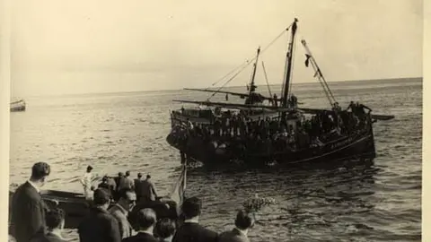 22 de diciembre de 1949. Actos en homenaje de las v&iacute;ctimas del temporal que asol&oacute; nuestras costas en la noche del doce al trece del mes de diciembre