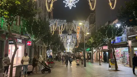 Revell&iacute;n calle luces