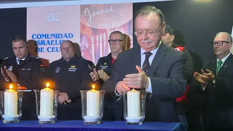 Vivas en el encendido de la Januc&aacute; de este martes