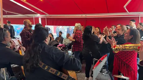 Zambomba Flamenca en la plaza Vieja, este s&aacute;bado./ J.A. Gonz&aacute;lez