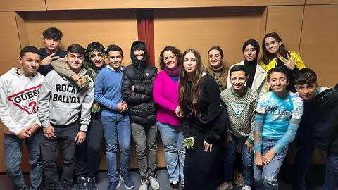 Alumnos del IES Siete Colinas con su tutora /Cedida