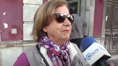 Ceut&iacute; preguntada por Ceuta Actualidad durante la encuesta