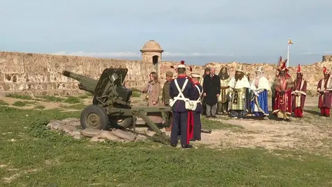 Los Reyes Magos participando en el tradicional ca&ntilde;onazo de las 12