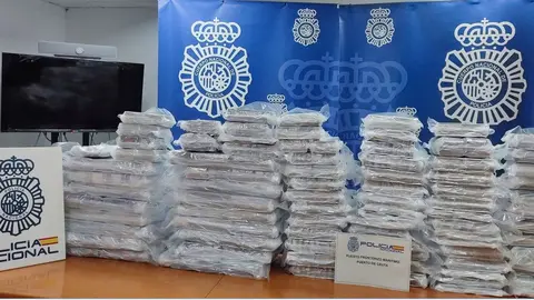 Hach&iacute;s incautado, detenidos Estaci&oacute;n Mar&iacute;tima / Polic&iacute;a Nacional