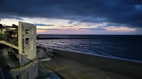 As&iacute; comenzaba este lunes a amanecer / S.I.