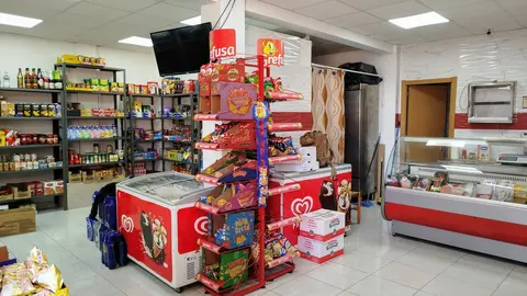 Tienda de barrio, en Av. Ej&eacute;rcito Espa&ntilde;ol  / S.I.