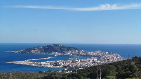 Vista panor&aacute;mica de Ceuta desde Garc&iacute;a Aldave / S,I.