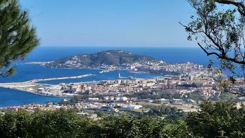 Vista a&eacute;rea de Ceuta desde Garc&iacute;a Aldave