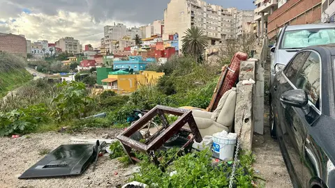 Zona de escombros en la parte trasera del Edificio Primavera / E.A.