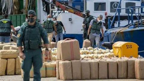 Guardia Civil fardos de hach&iacute;s