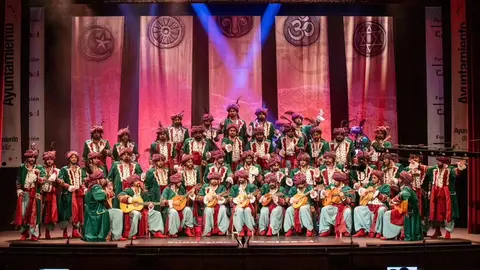 'Con permiso, buenas tardes', sobre las tablas del Falla