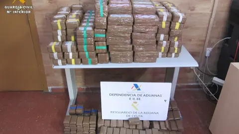 M&aacute;s de 229 kilos de resina de hach&iacute;s fueron interceptados en el veh&iacute;culo