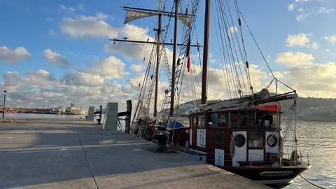 Goleta francesa "Bel Espoir II" / Autoridad Portuaria de Ceuta