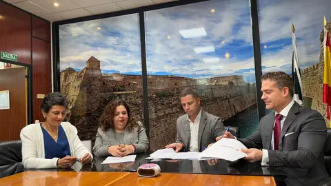 Firma del convenio entre Enisa, Procesa y C&aacute;mara