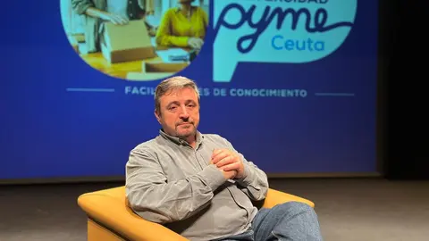 Antonio de Luis, director gerente de Fundae, durante la entrevista para Ceuta Actualidad