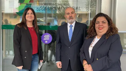 Livia Rosales, Alfonso Grande y Cristina P&eacute;rez, en la Seguridad Social /  E.A.