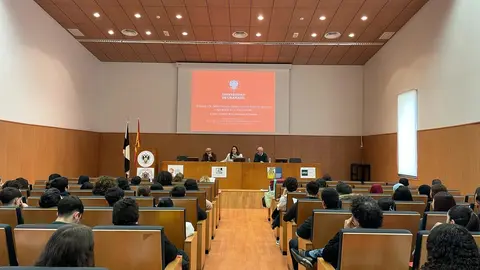 Sal&oacute;n estudiantil del Campus / C.A.
