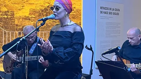 Ebhel durante el concierto en la 'Adolfo Su&aacute;rez'