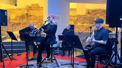 Ebhel durante el concierto en la 'Adolfo Su&aacute;rez'