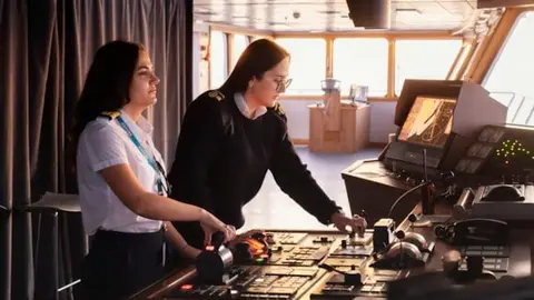 balearia mujeres