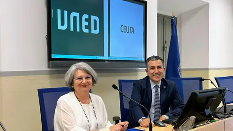 Elvira Roca junto a Carlos Rontom&eacute; / E. Arteaga