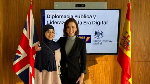 Yasmin Al Messaoui, alumna del IES Clara Campoamor. participante del programa 'Ambassador for a Day'