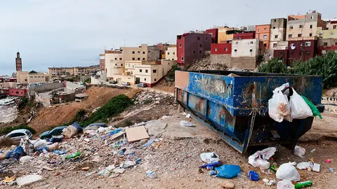 Basura y escombros en Pr&iacute;ncipe Felipe 