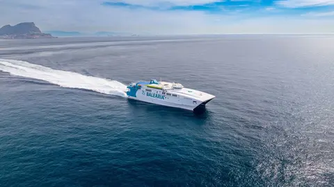 Fast-ferry-Avemar-Dos