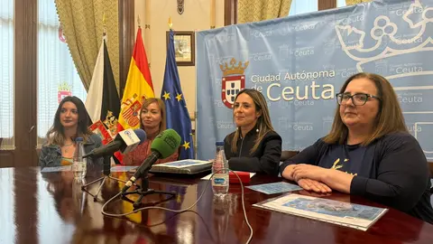 De izda. a derecha: Bego&ntilde;a Hernando, Yolanda D&iacute;az, Pilar Orozco y Eva Rodr&iacute;guez, durante la presentaci&oacute;n del programa