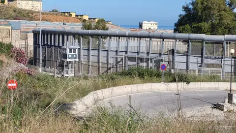 Per&iacute;metro fronterizo valla frontera