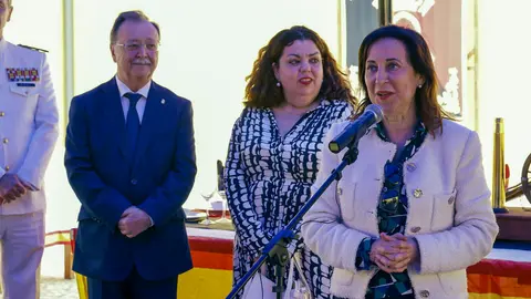 Margarita Robles visita el acuartelamiento &lsquo;El Hacho&rsquo;