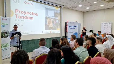  Los alumnos de los Programas T&aacute;ndem han celebrado su acto de graduaci&oacute;n este martes en el Hotel Ulises / Laura Ortiz 