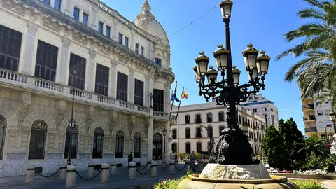 Palacio de la Asamblea, plaza Virgen de &Aacute;frica, Ceuta, cielo, soleado, centro / E. Arteaga