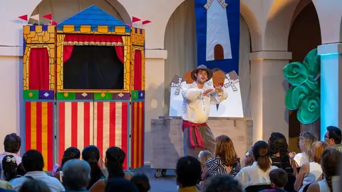 Los m&aacute;s peque&ntilde;os, atentos a las aventuras de Don Quijote, en una puesta en escena adaptada a su lenguaje y ritmo