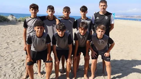 Las selecciones Sub-14 y Sub-19 de Ceuta representar&aacute;n a la ciudad en el Nacional de f&uacute;tbol playa. Doce nombres por equipo, una sola ilusi&oacute;n: competir con orgullo sobre la arena de C&aacute;diz