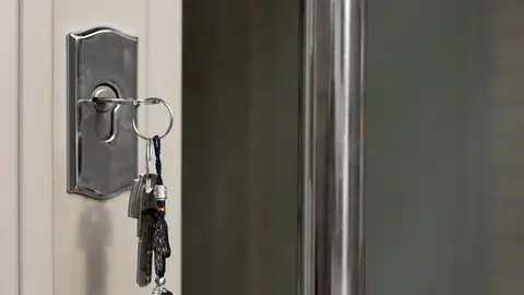 Llave cerradura puerta casa / Recurso