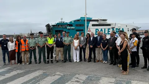 Fernando Grande-Marlaska, durante su visita al dispositivo de la OPE en el Puerto de Tarifa