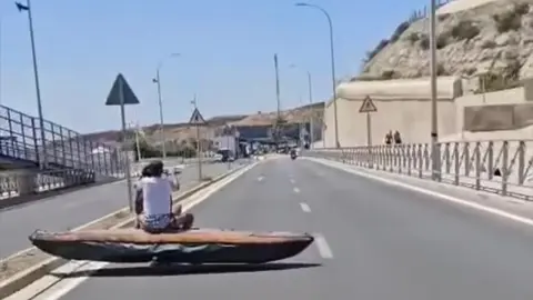 kayak en la carretera