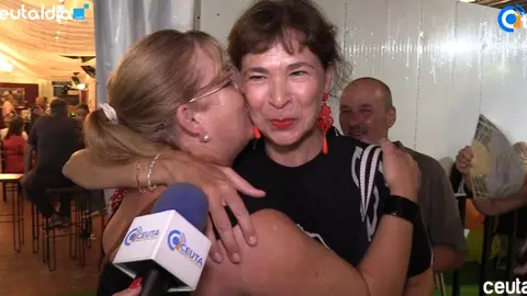 Paqui se reencuentra con sus amigas en la feria