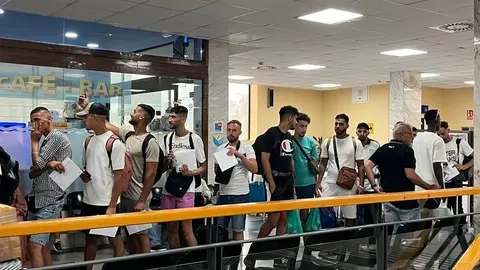  Un traslado de migrantes del CETI. 