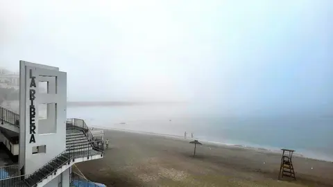 niebla playa agosto