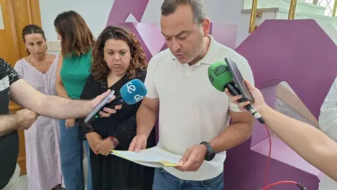 Gonzalo Sanz, jefe del gabinete de la Delegada del Gobierno, dando lectura a la declaraci&oacute;n institucional contra la violencia de g&eacute;nero