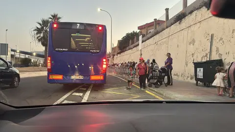 Las colas para cruzar la frontera / C. A.