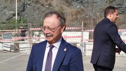 Juan Vivas en su visita a las obras / S.I
