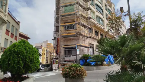 Obras, edificio rehabilitaci&oacute;n Revell&iacute;n
