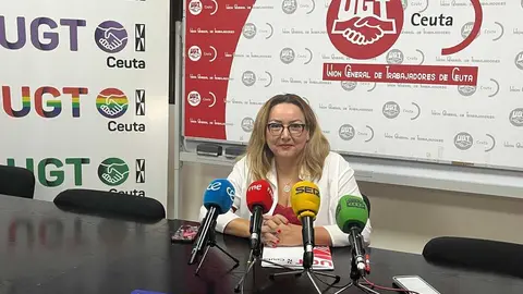 Yolanda Aparicio, secretaria general de UGT, minutos antes de dar comienzo la rueda de prensa./ J.A. Gonz&aacute;lez