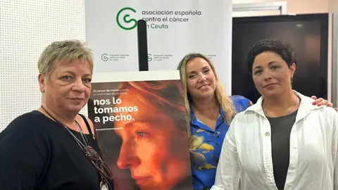 Presentaci&oacute;n campa&ntilde;a AECC 'Nos lo tomamos a pecho', Maite, Mariam y Gema / E. Arteaga