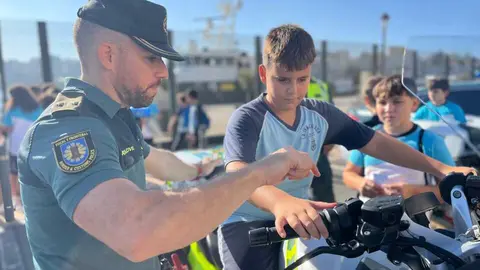Exhibici&oacute;n de medios de la Guardia Civil en el Muelle Espa&ntilde;a./ J.A. Gonz&aacute;lez