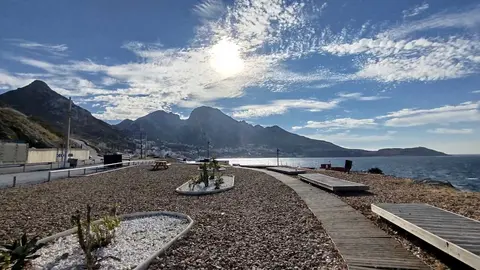 Merendero de Benz&uacute; mujer muerta cielo Sol nubes el tiempo