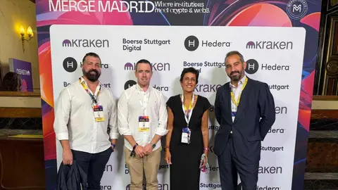  Chandiramani en la Feria Merge con sus colaboradores. 